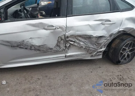 2015 Ford Focus Se z USA, uszkodzony, nr VIN 1FADP3F2XFL277789